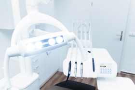 Herramientas del gabinete dental por horas
